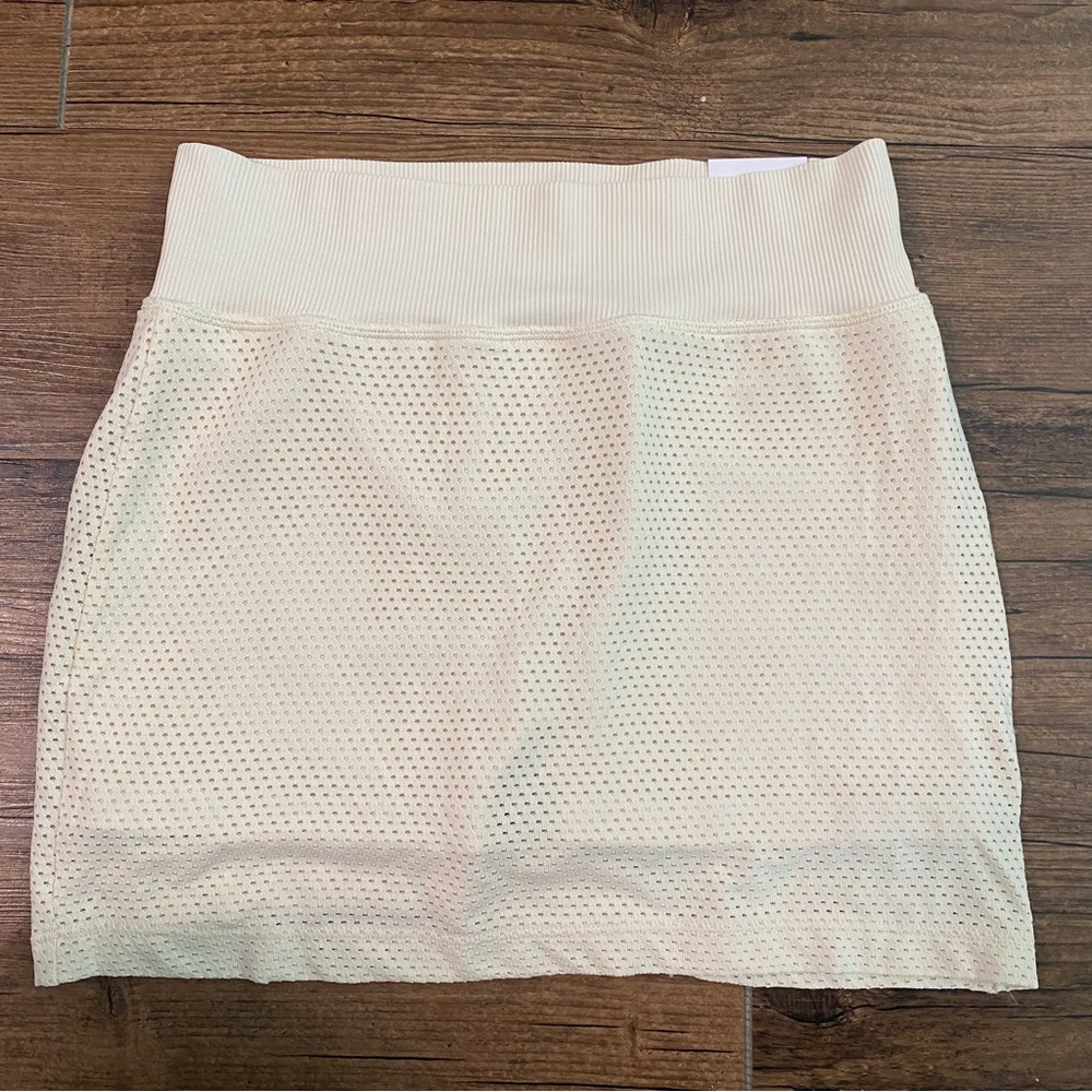 Victoria’s Secret NWT XS Cream Perforated Mini Skirt